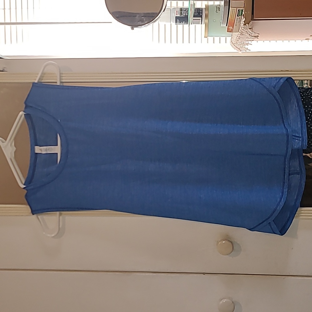 Lululemon Atletica Active Top, Size 6, Color Sky Blue